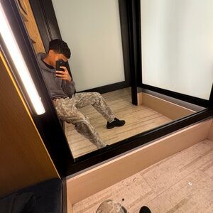 Meet your Posher, Laith